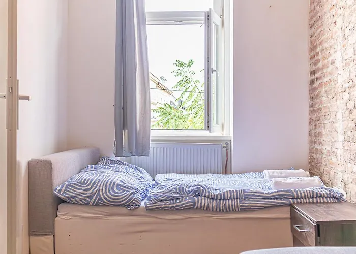 Stunning 2br Comfortable Design/great Location *