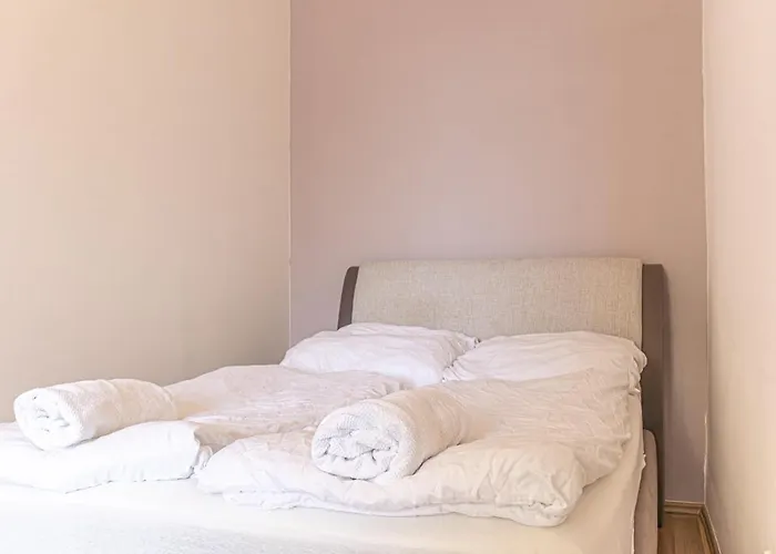 Stunning 2br Comfortable Design/great Location