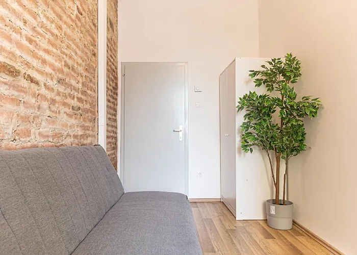 Stunning 2br Comfortable Design/great Location